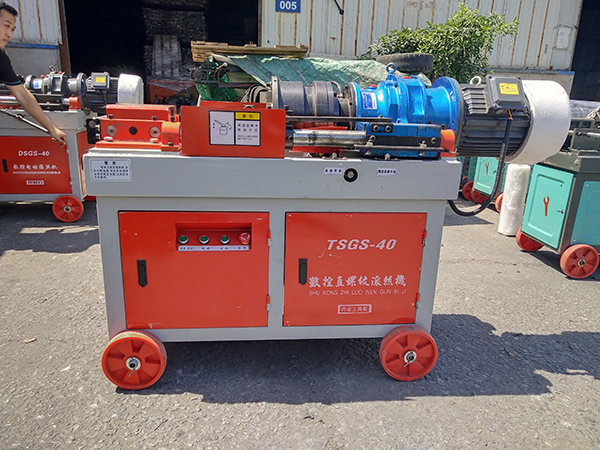 鋼筋直螺紋滾絲機(jī).jpg 鋼筋直螺紋滾絲機(jī).jpg