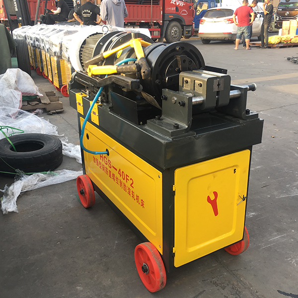 鋼筋滾絲機(jī).jpg 鋼筋滾絲機(jī).jpg