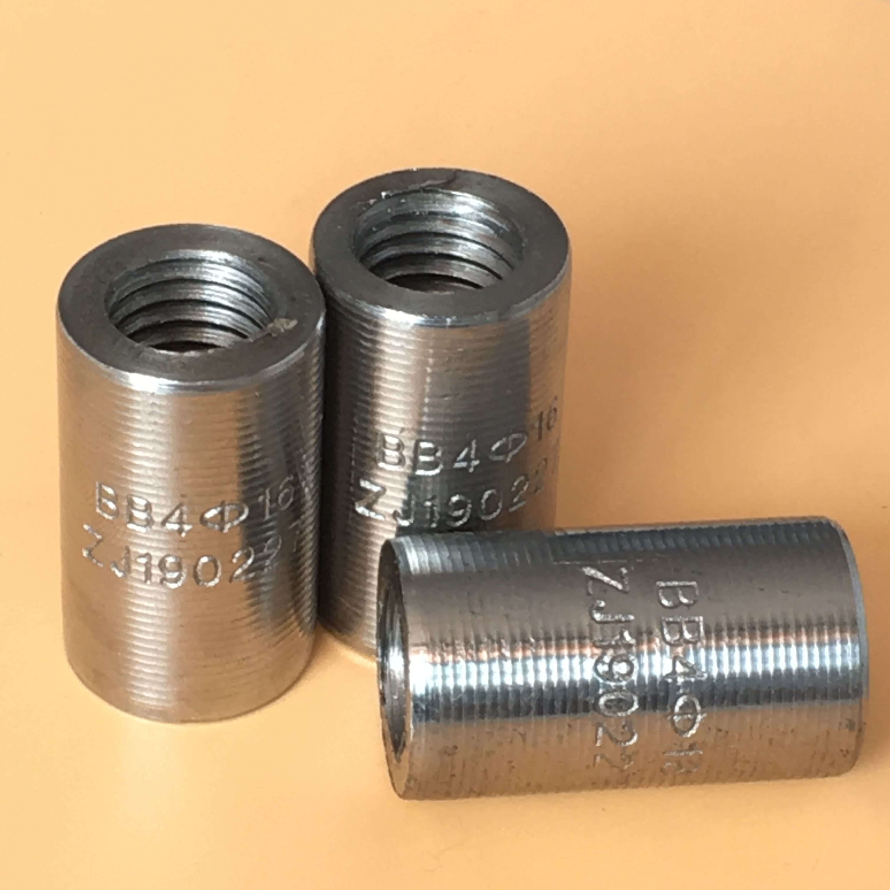 鋼筋直螺紋套筒.jpg 鋼筋直螺紋套筒.jpg